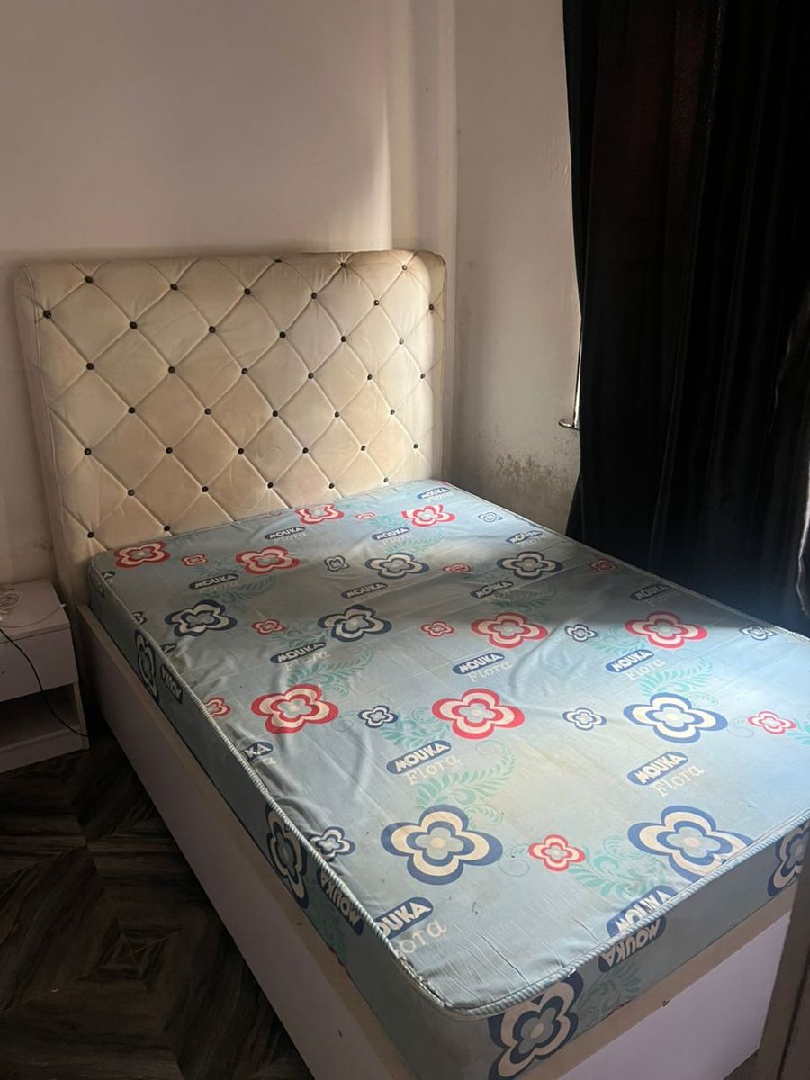 4.5x6 Bedframe & Mattress