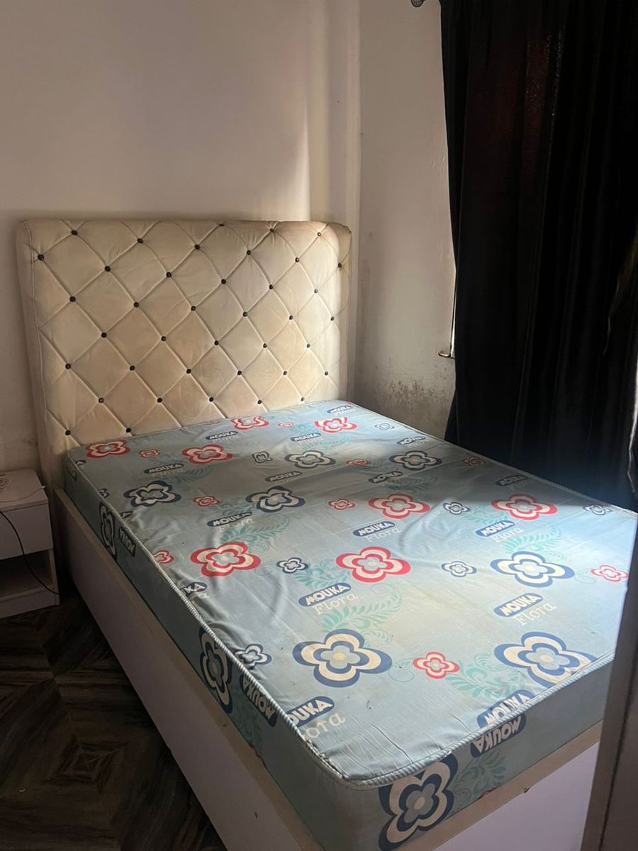 4.5x6 Bedframe & Mattress 2