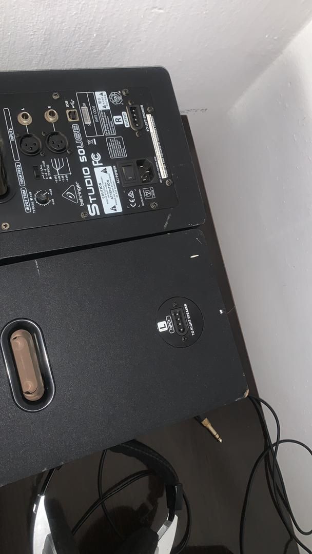 Behringer U-Phoria Studio 7